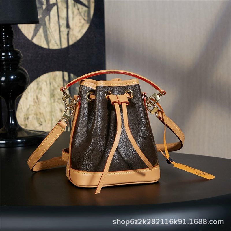M&LV Louboutin classic monogram mini bucket bag genuine leather women's shoulder bag crossbody bag M&LV Louboutin classic monogram mini bucket bag genuine leather women's shoulder bag crossbody bag