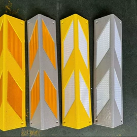 交通警示灯;安全凸面镜;路障