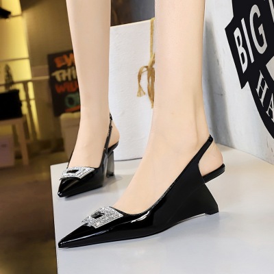 1097-K60 European and American women&apos;s shoes with sloping heels, high heels, patent leather, shallow mouth, pointed
