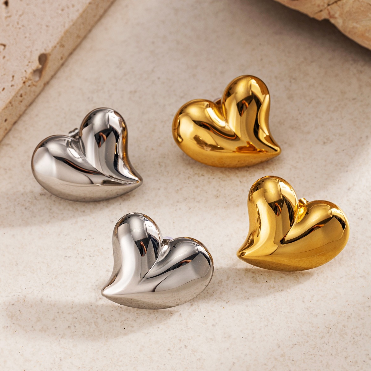 Tena European and American Love Peach Heart Pendientes de acero inoxidable que no se desvanecen INS viento ligero lujo brillante Pendientes en forma de corazón Pendientes mujeres