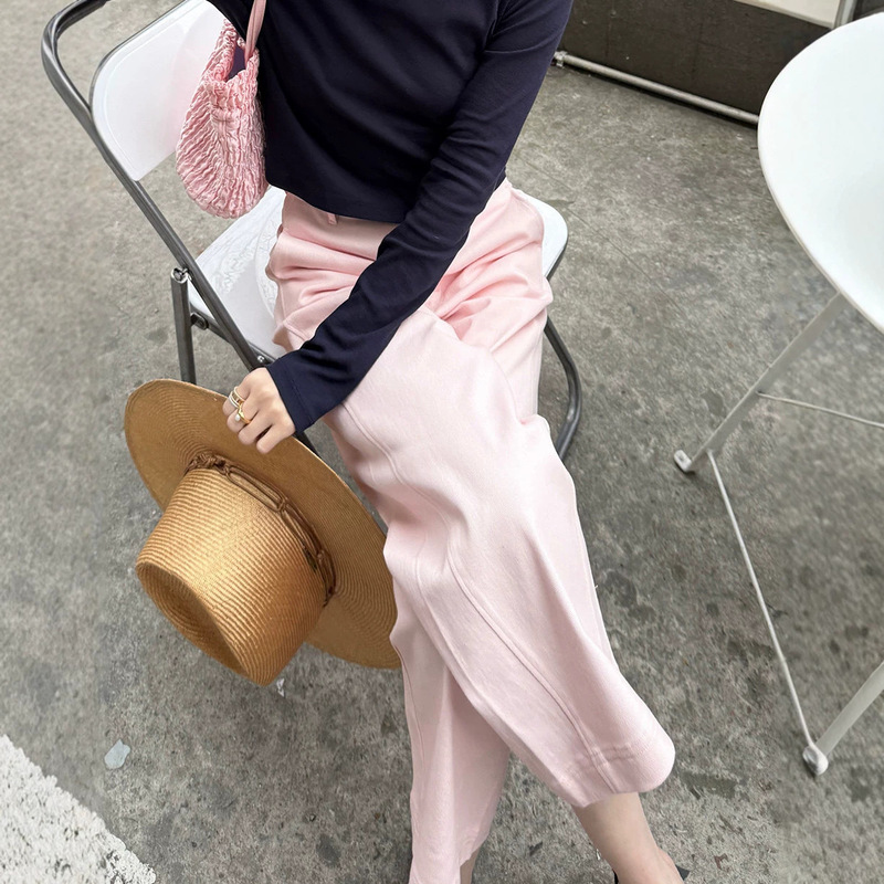 Summer Lightweight Light Pink French-Style Fashionable Silhouette with a Slight Curve to Slim the Hips, Cropped Straight-Leg Jeans Summer Lightweight Light Pink French-Style Fashionable Silhouette with a Slight Curve to Slim the Hips, Cropped Straight-Leg Jeans