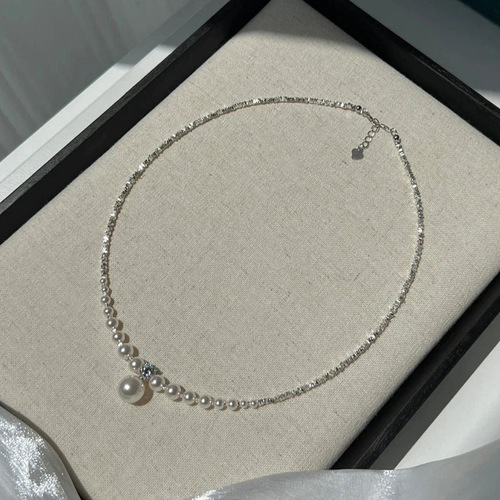 Xiaohongshu’s same fashion niche design broken silver pearl necklace is a versatile and high-end new clavicle chain.