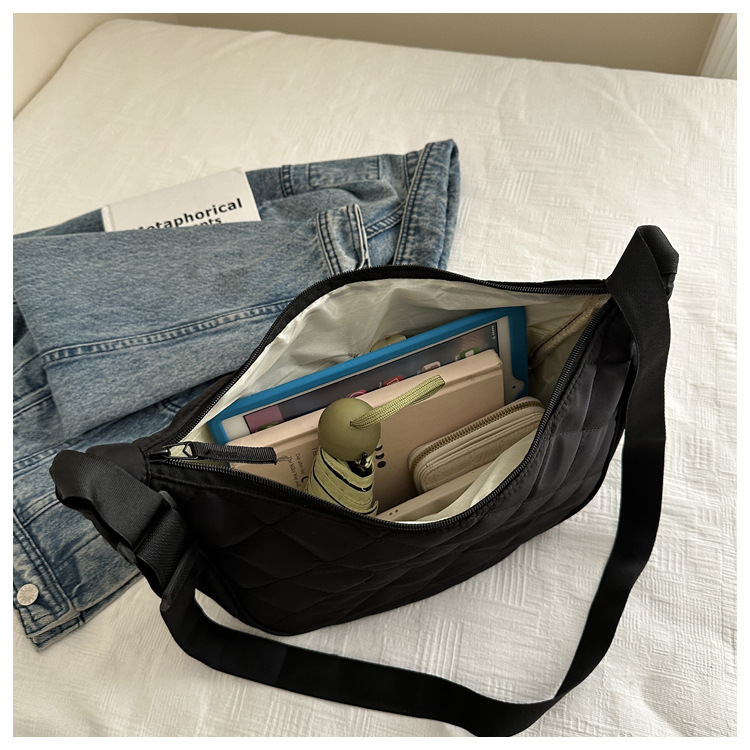 "Stylish large-capacity dumpling bag 2025 New trendy and fashionable niche single-shoulder bag, versatile and simple crossbody bag wholesale. undefined