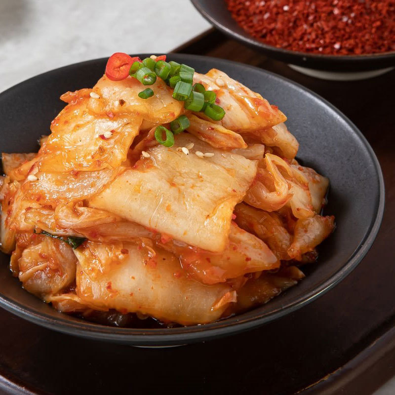 Korean-style spicy cabbage in small packages, Korean-flavored pickled vegetables, a total of 10 bags, Korean-style pickled vegetables for dipping with rice.