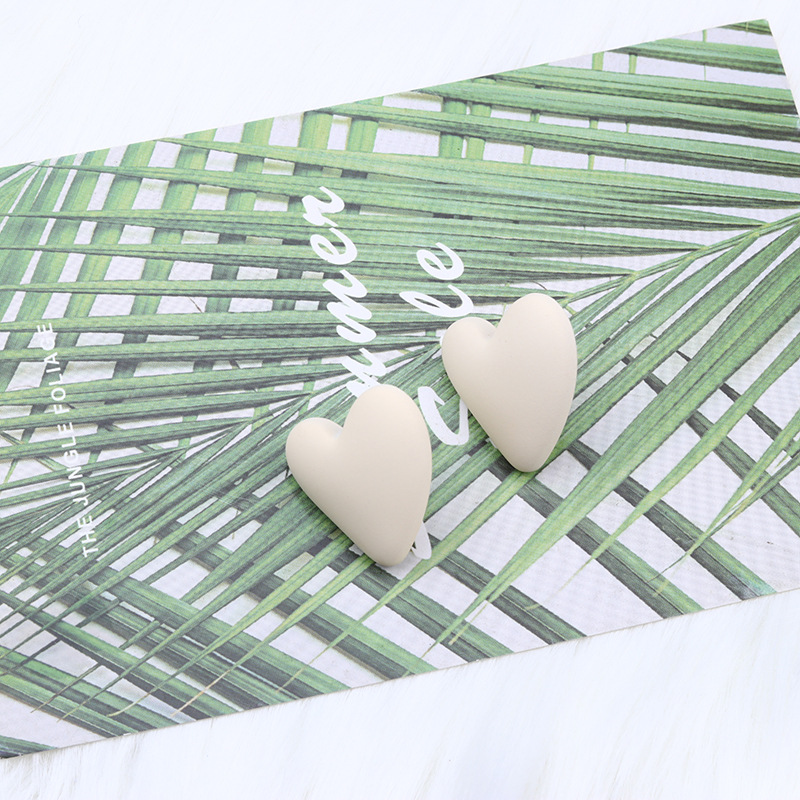9g Weight Earrings Classification 1 Pair Quantity Daily Occasion Acrylic Material Heart Shape Pattern Women'S Gender Spray Paint Design Fashion Style 1 Pair Fashion Heart Shape Spray Paint Arylic Earrings 2
