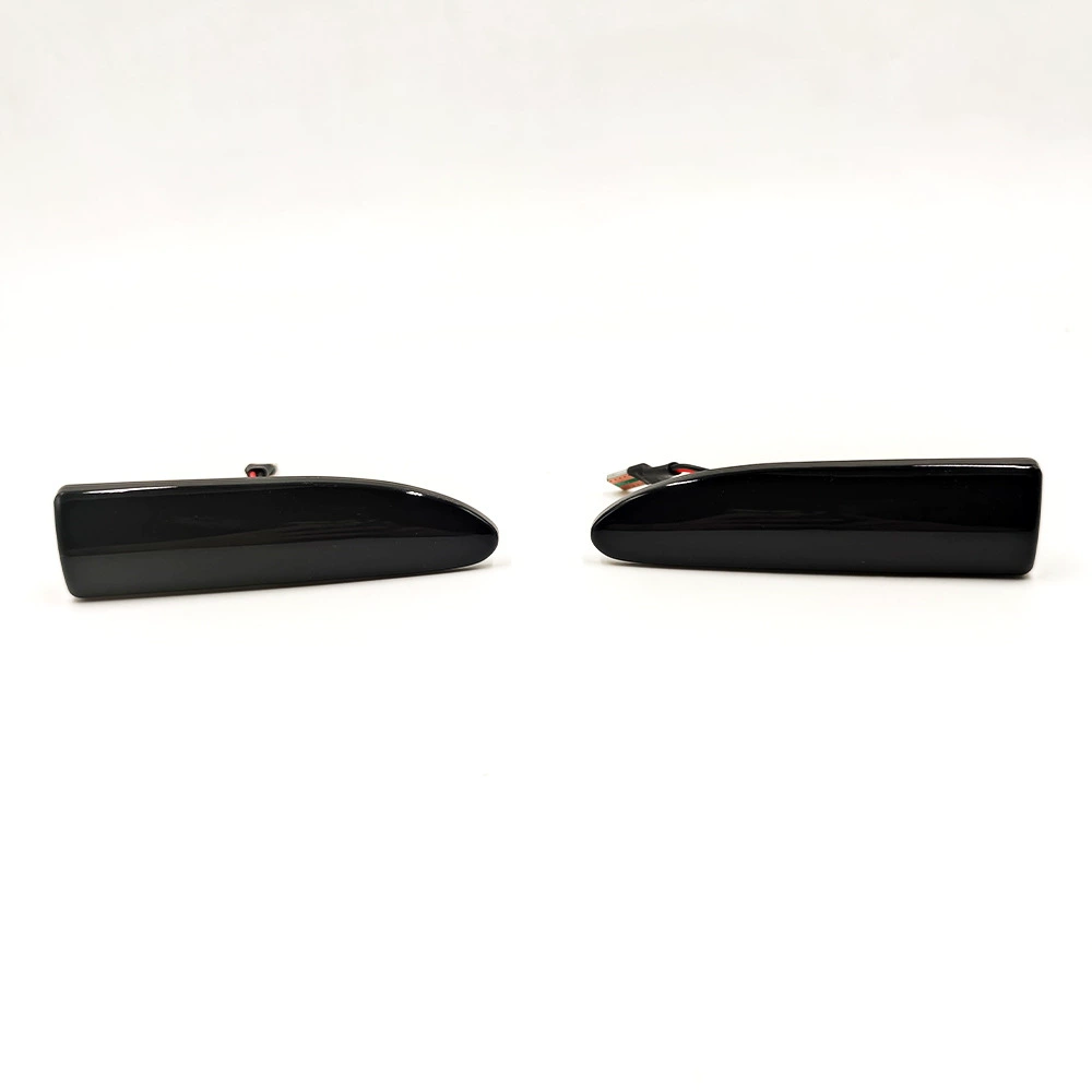 Suitable for Jaguar 2002-2009 X-TYPE Leaf Panel Light LED Live Dynamic Yellow Flowing Water Sideline