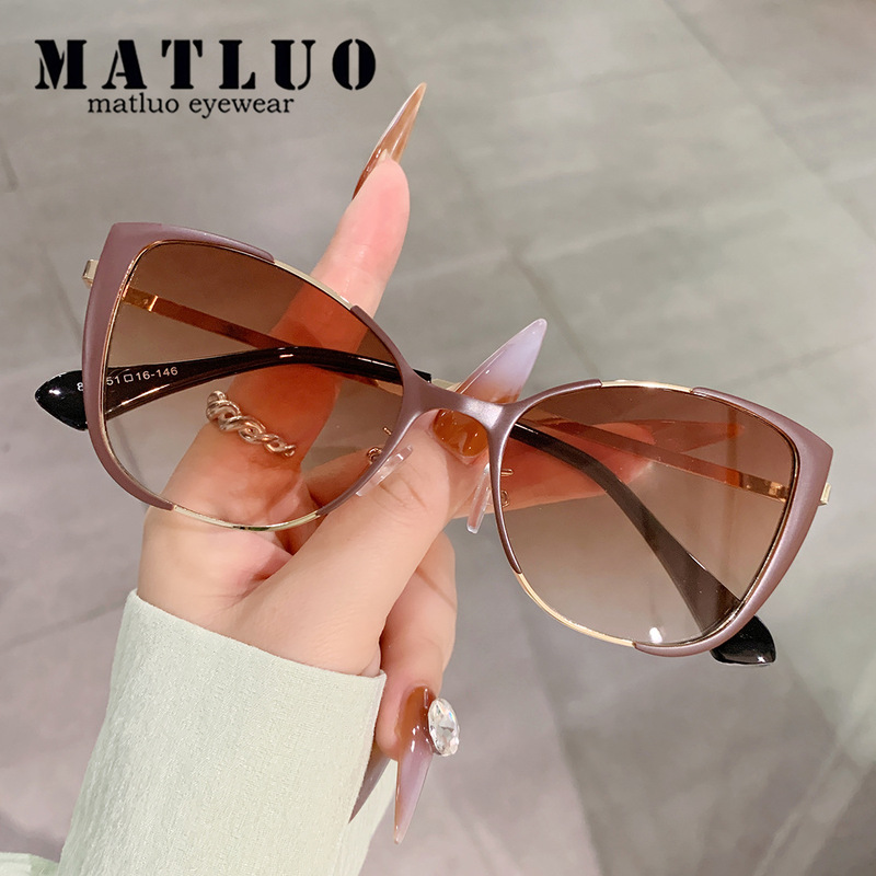 895 New Style Metal Cat-Eye Frosted Frame Sunglasses with Gradient Lenses, Personalized Fashionable Trendy Glasses 895 New Style Metal Cat-Eye Frosted Frame Sunglasses with Gradient Lenses, Personalized Fashionable Trendy Glasses