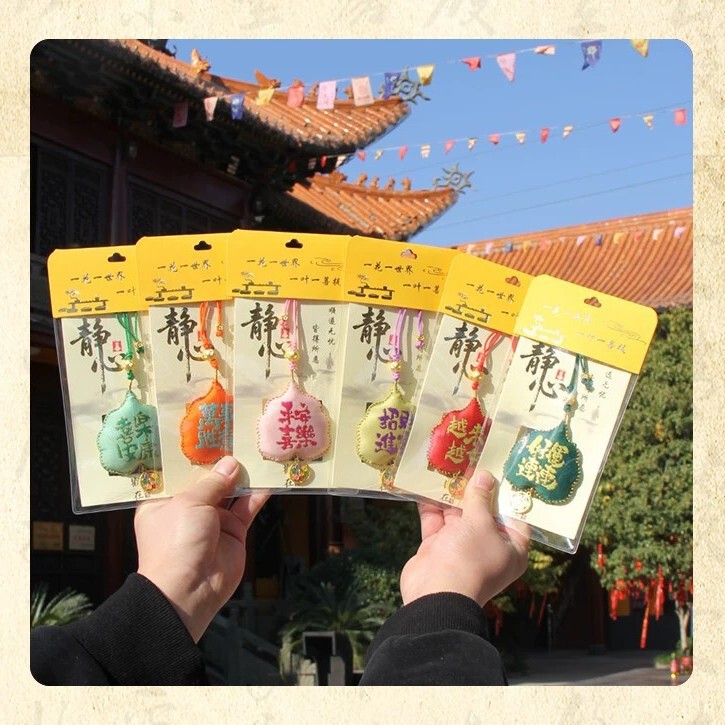 Lingyin Cultural and Creative Bodhi Leaf Fragrance Sachet with Exquisite Embroidery, Peace Amulet, Tourist Attraction Souvenir, Bag Pendant Lingyin Cultural and Creative Bodhi Leaf Fragrance Sachet with Exquisite Embroidery, Peace Amulet, Tourist Attraction Souvenir, Bag Pendant