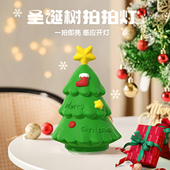 新商品のクリスマスツリーは明かりをたたいてクリスマスの贈り物をします。