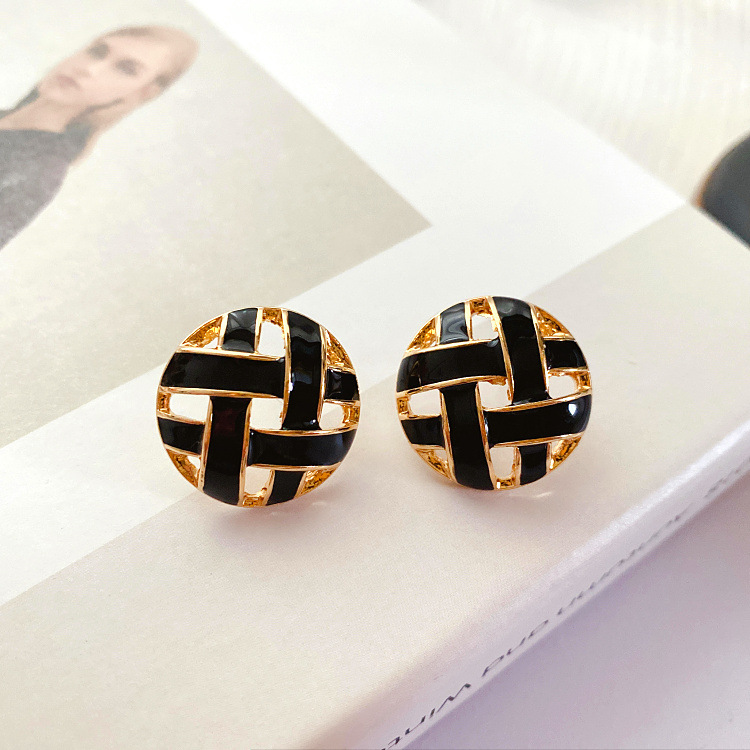 Daily Occasion 1 Pair Retro Geometric Plaid Alloy Enamel Hollow Out Women's Ear Studs