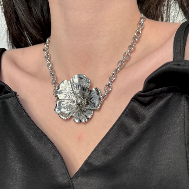 欧美风夸张立体花瓣项链女时髦高级设计感锁骨链小众颈链choker