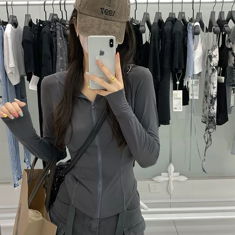 Защита от солнца: футболка с длинным рукавом для женщин, UV-защита, slim-fit для йоги и путешествий