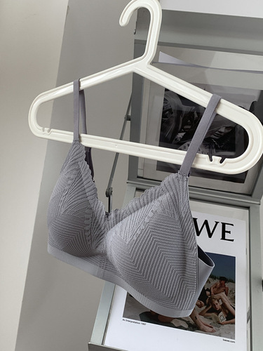 Seamless latex underwear for women, ultra-thin, big breasts, smaller, push-up, anti-sagging, secondary breasts, no wire bra, summer