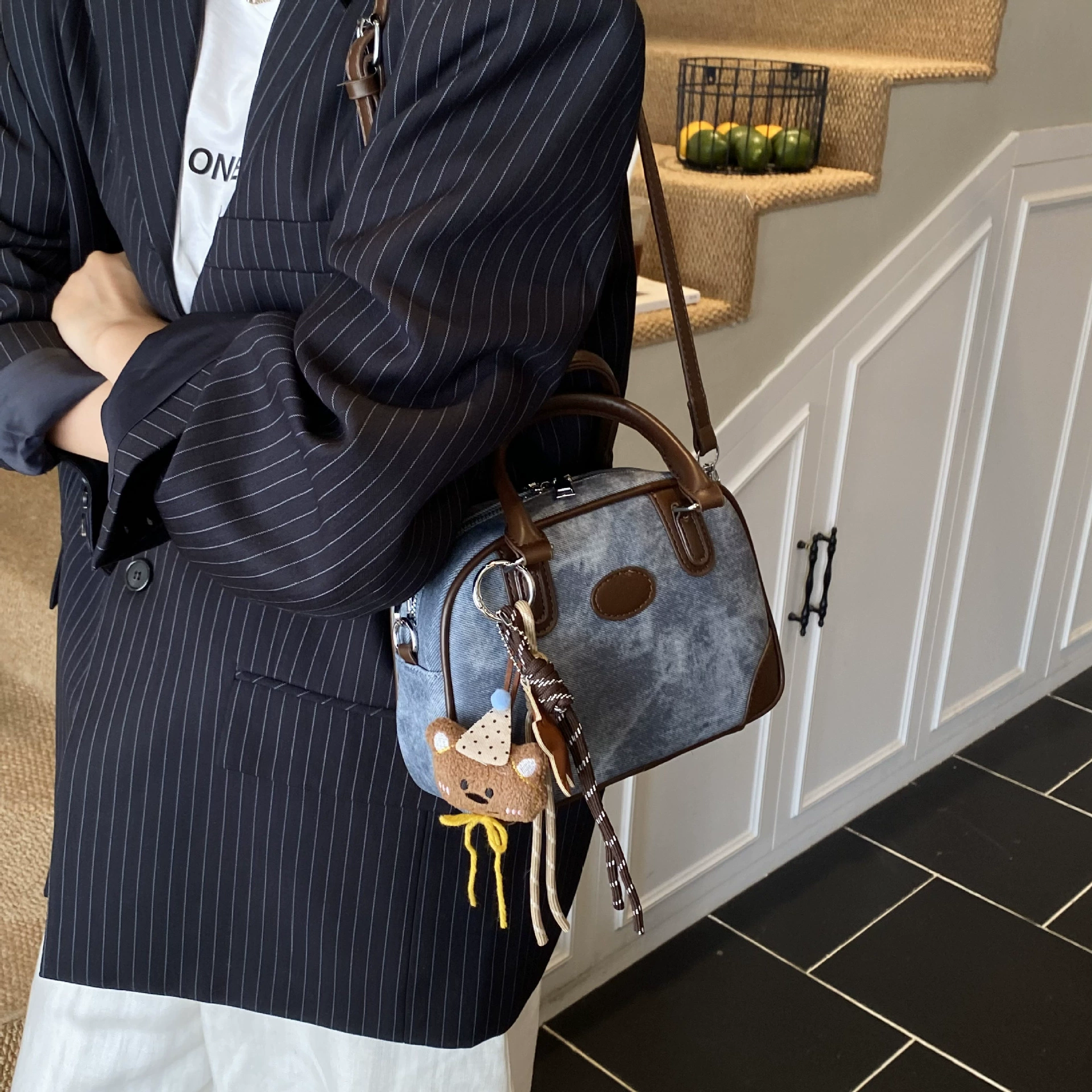 Demi-season retro handheld shoulder bag
