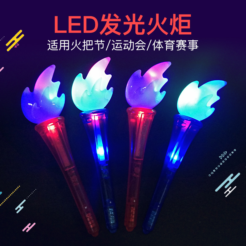 Antorchas Brillantes en Existencia, Festival de las Antorchas de Yunnan, Día Deportivo Estudiantil, Celebración, Palos LED Intermitentes de Colores, Reunión de Fogatas Étnicas Yi