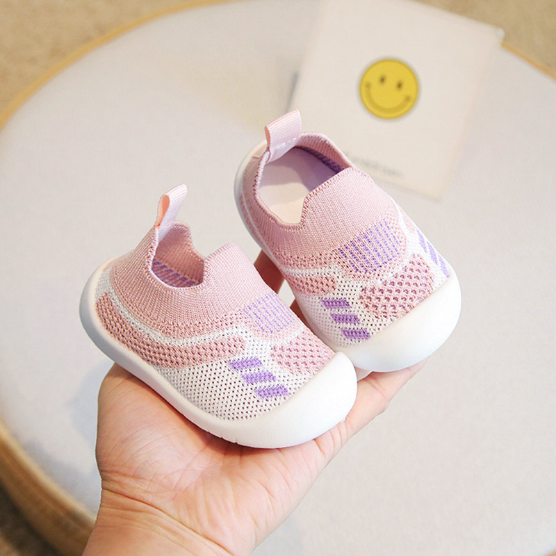 Zapatos de bebé zapatos de bebé de suela blanda zapatos deportivos antideslizantes transpirables de todo fósforo primavera y otoño nuevos zapatos de moda para niños al por mayor