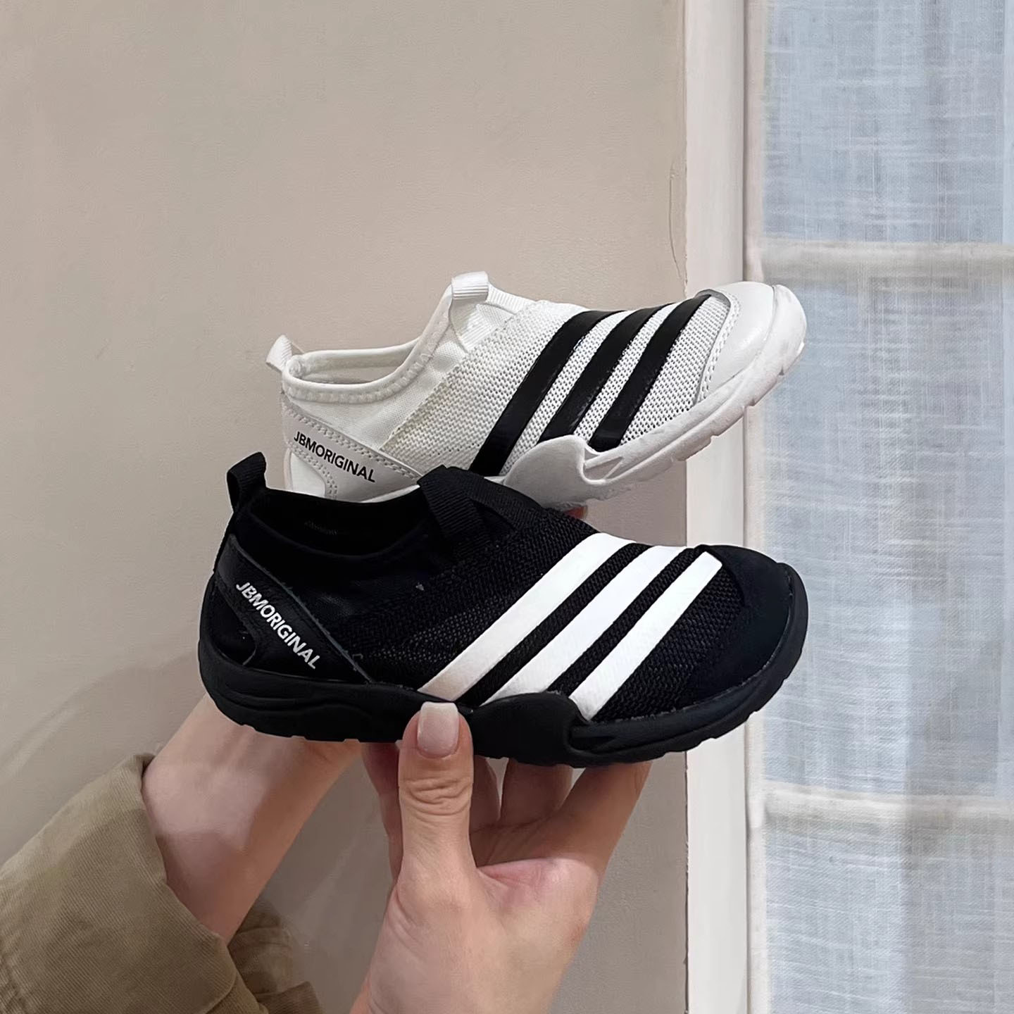 Fashionable children's mesh comfortable sneakers