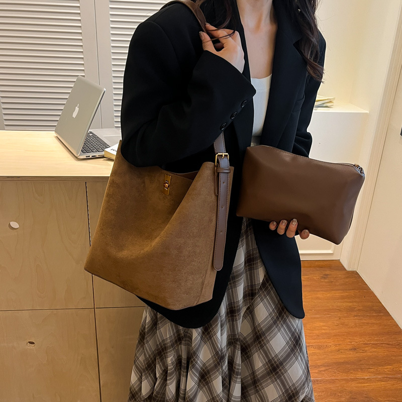Autumn/Winter Bucket Bag Retro Suede Large Capacity Tote Bag For Women 2025 New Versatile Shoulder Crossbody Bag With Matching Pouch - Thumbnail 2