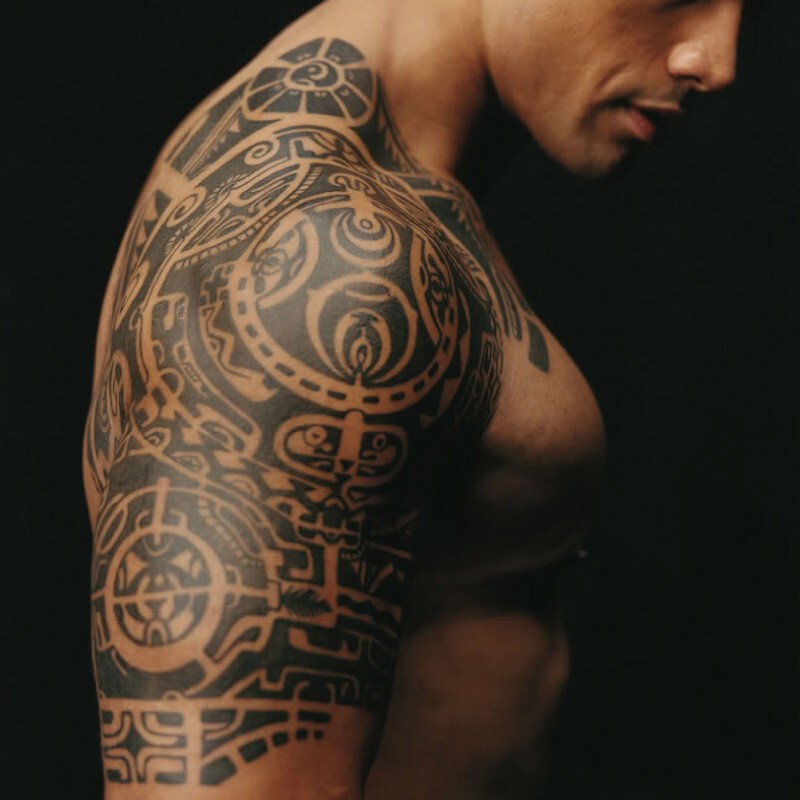 Cross-border exclusive for Jushi Johnson domineering flower arm shoulder chest waterproof tattoo stickers Sun God totem set Cross-border exclusive for Jushi Johnson domineering flower arm shoulder chest waterproof tattoo stickers Sun God totem set
