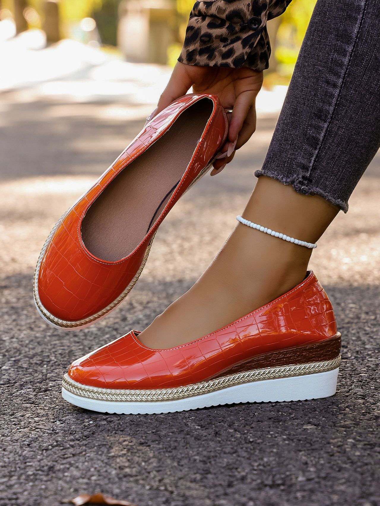 Damen Slipper Mit Plateausohle Und Rundem Zehenbereich Schwarz_voghion.com
