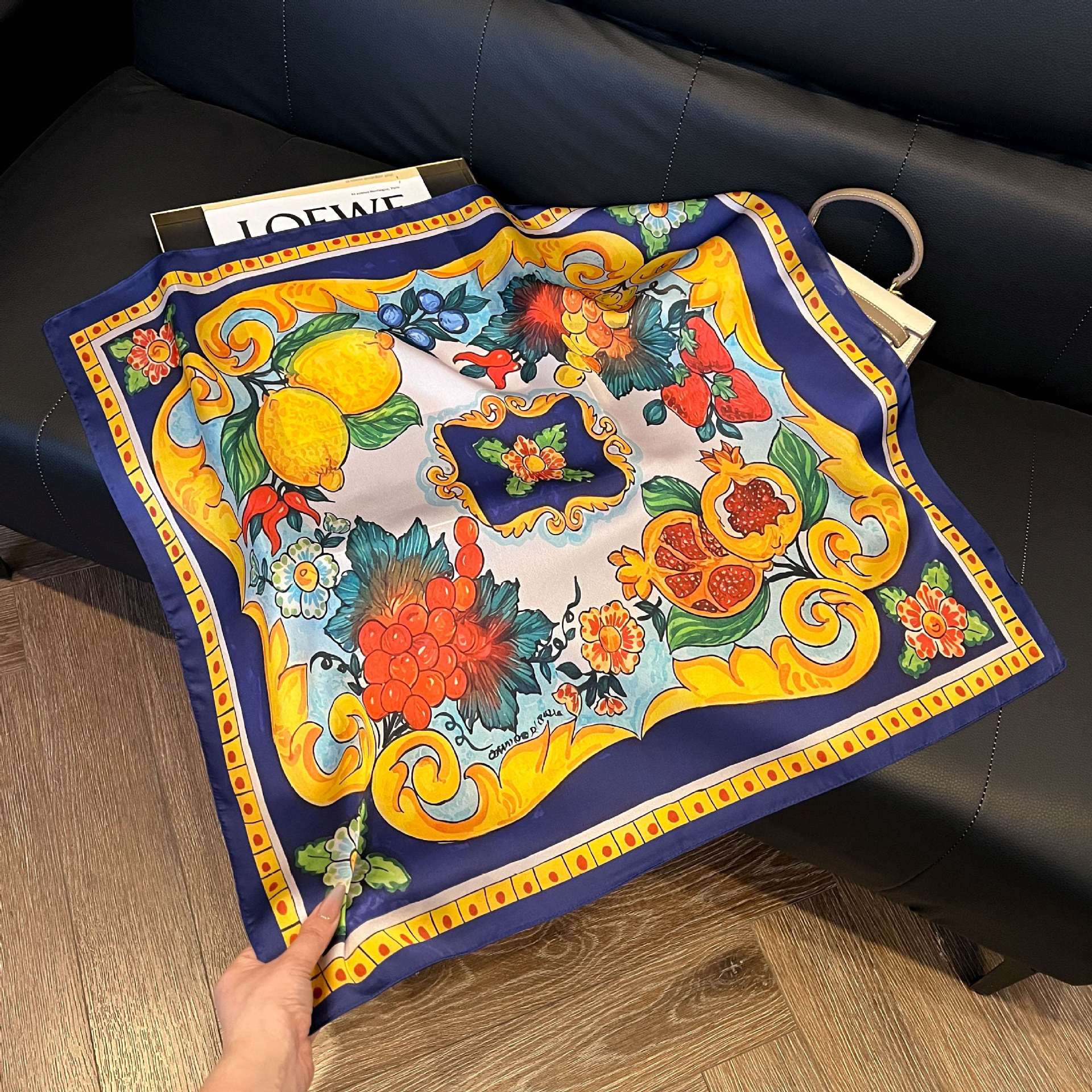 Transfronterizos nuevos bufandas de seda azul de alto nivel de seda cuadrada de simulación bufandas de moda de decoración de moda de combinación bolsa correa de pelo bufandas profesionales