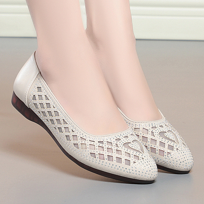 Sandal nữ da thật mũi tròn đính đá đế bệt thoáng khí — Màu be