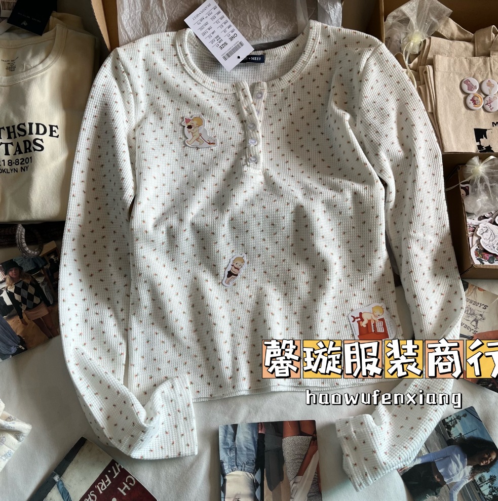 BM estilo nuevo estilo americano waffle cinco botones camisa de fondo floral de manga larga Camiseta cuello redondo botón superior image 9