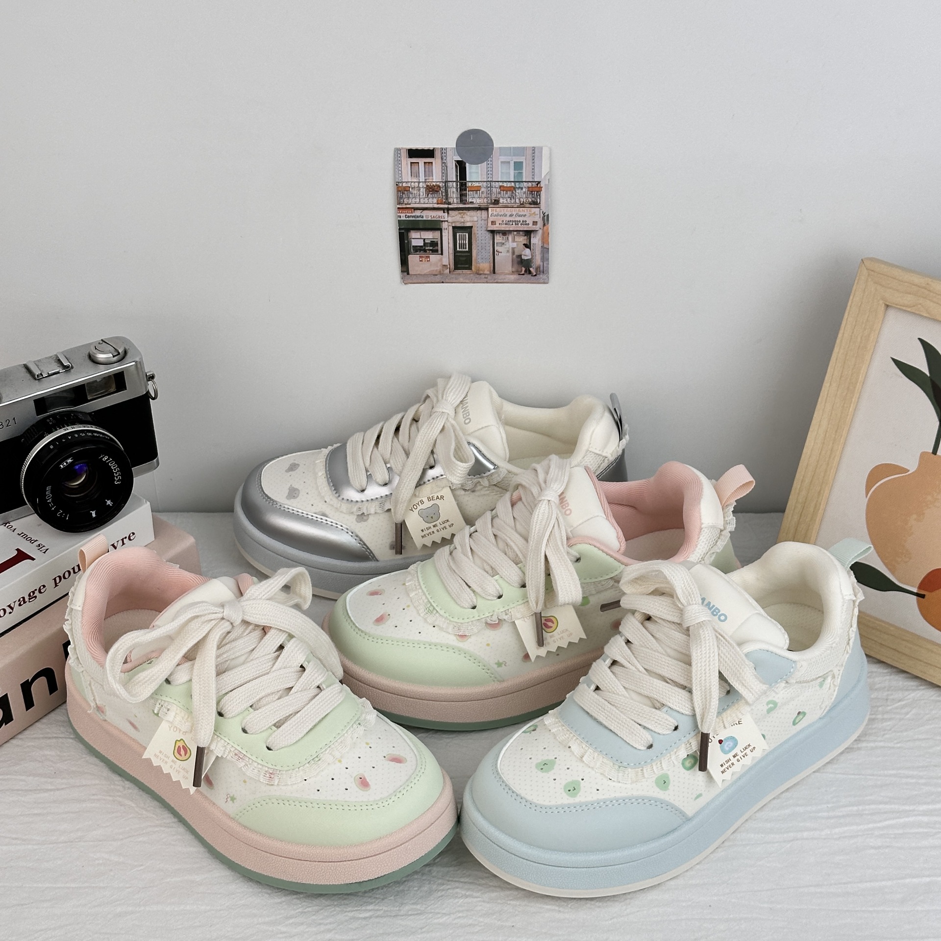 Farbo Bear impresión de verano delgada zapatos blancos versátiles zapatos de pan zapatos de mujer 2025 nuevos zapatos de skate casuales