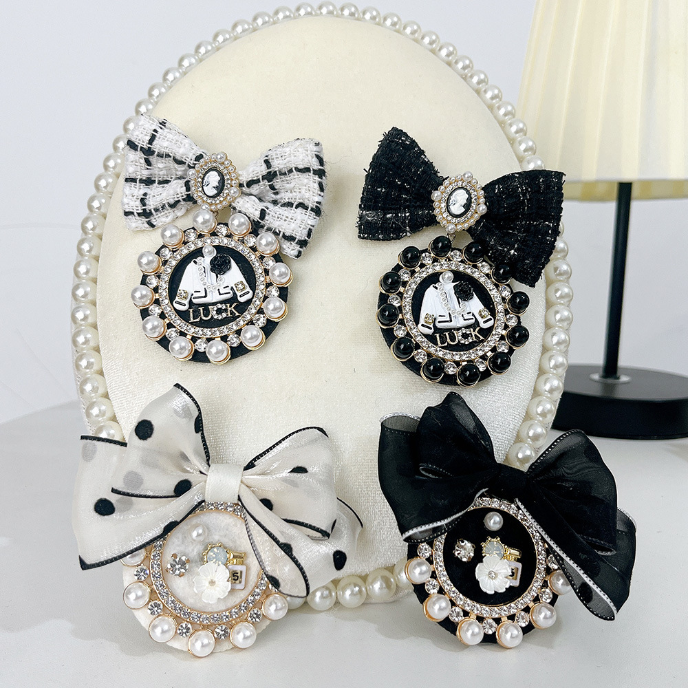 Spilla a fiocco con perle elegante accessorio versatile_voghion.com