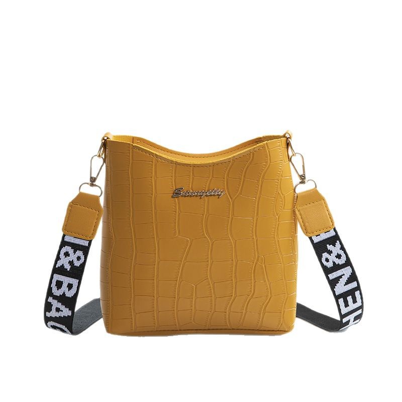 2023 New Fashion Crocodile Pattern Crossbody Printed Webbing Shoulder Strap Bucket Large Capacity Women's Bag Wholesale_voghion.com