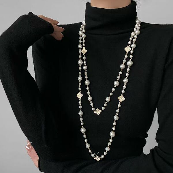 Design necklace from pearl