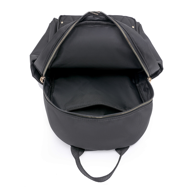 Comercio exterior al por mayor 2023 nuevas señoras casuales mochila de nailon moda remache almacenamiento al aire libre mochila de viaje marea