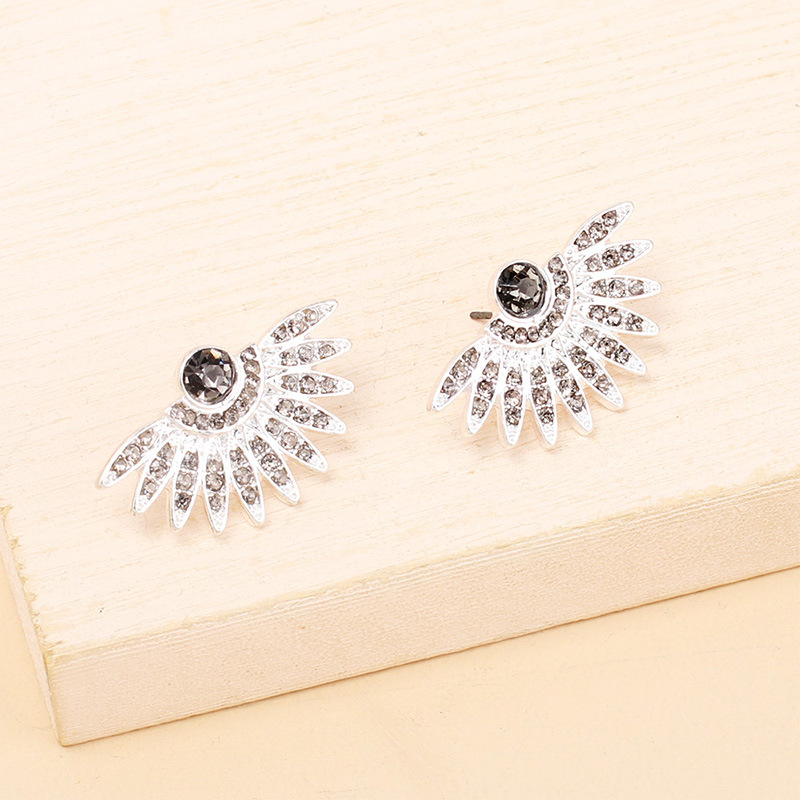 Europe And America Cross Border New Accessories Retro Geometric Fan-shaped Rhinestone Earrings Fashion Temperament Niche Design Earrings display picture 4