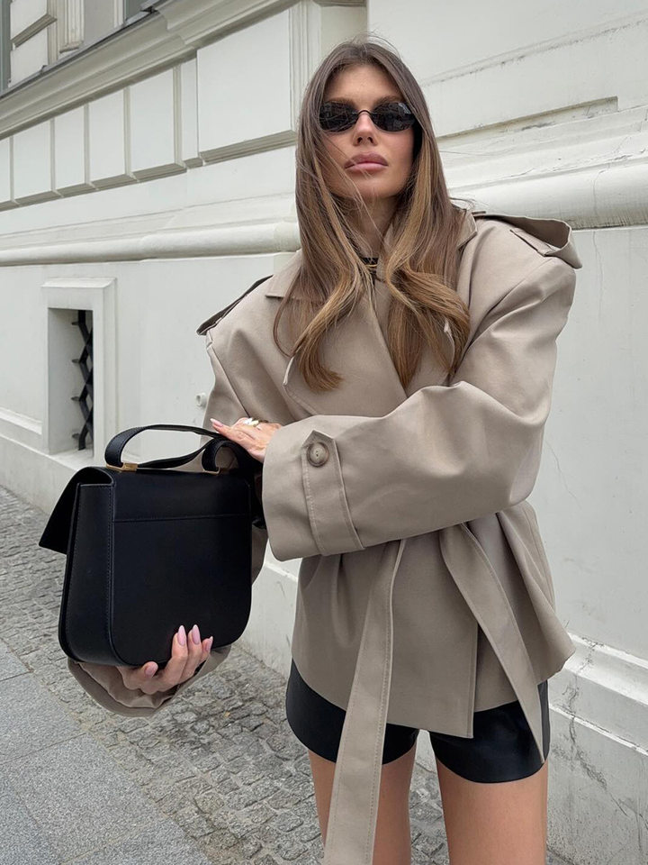 Áo khoác trench coat nữ dáng dài cổ ve, thắt eo phối đai, tay dài — Kaki chi tiết 22
