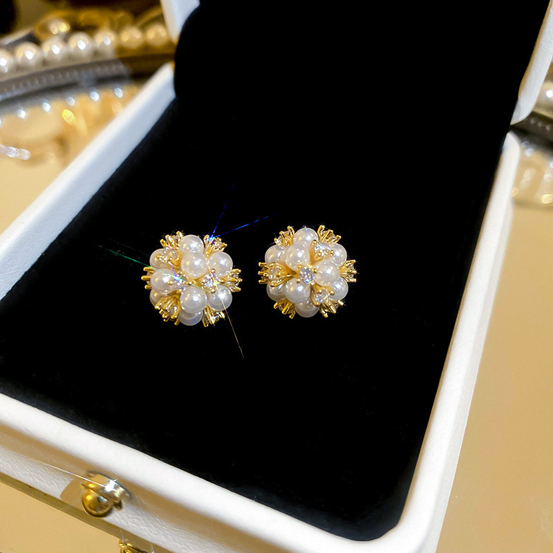 Pendientes de perlas de diamantes con aguja de plata galvanizada en oro real Pendientes de temperamento de lujo ligero retro francés Pendientes de todo fósforo de alta calidad mujer