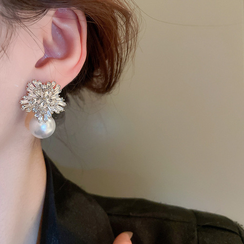 New high-end zircon pearl earrings for women, French style, light luxury, fashionable earrings, niche design, exaggerated earrings