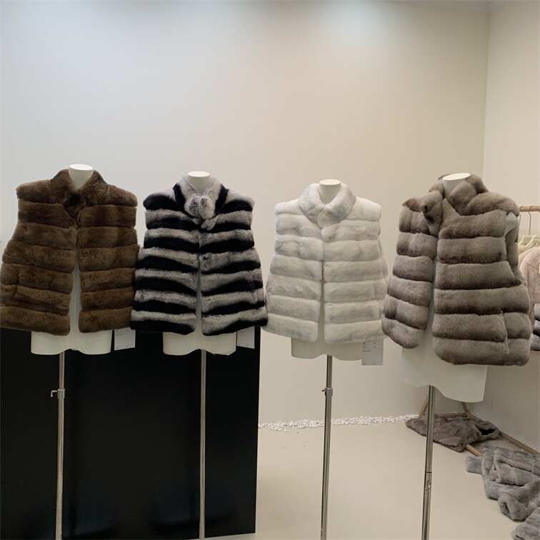 26 Styles of Horizontal Striped Rex Rabbit Fur Coats, Soft and Luxurious, Thick and Warm for Autumn and Winter, Women's Vests 26 Styles of Horizontal Striped Rex Rabbit Fur Coats, Soft and Luxurious, Thick and Warm for Autumn and Winter, Women's Vests