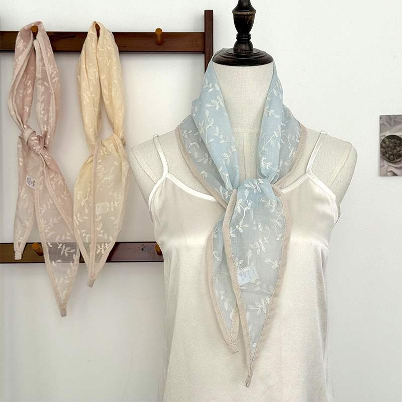 Pañuelo de seda, sentido avanzado, nuevo estilo, decoración de bordado de flores, bufanda pequeña en forma de diamante, cinta para el cabello trenzada, cinturón para el cabello trenzado, accesorios para el cabello atados