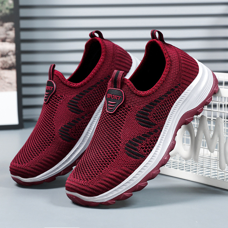 Zapatos de mujer de verano mujeres huecos respirables zapatos casuales ligeros zapatos de suela suave zapatos de madres de mediana edad zapatos de pareja zapatos individuales