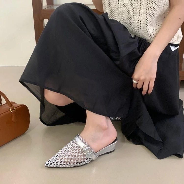 Zapatillas de tela coreana para mujeres 2026 verano nuevo tacones de malla puntuales diarios casuales zapatillas frías