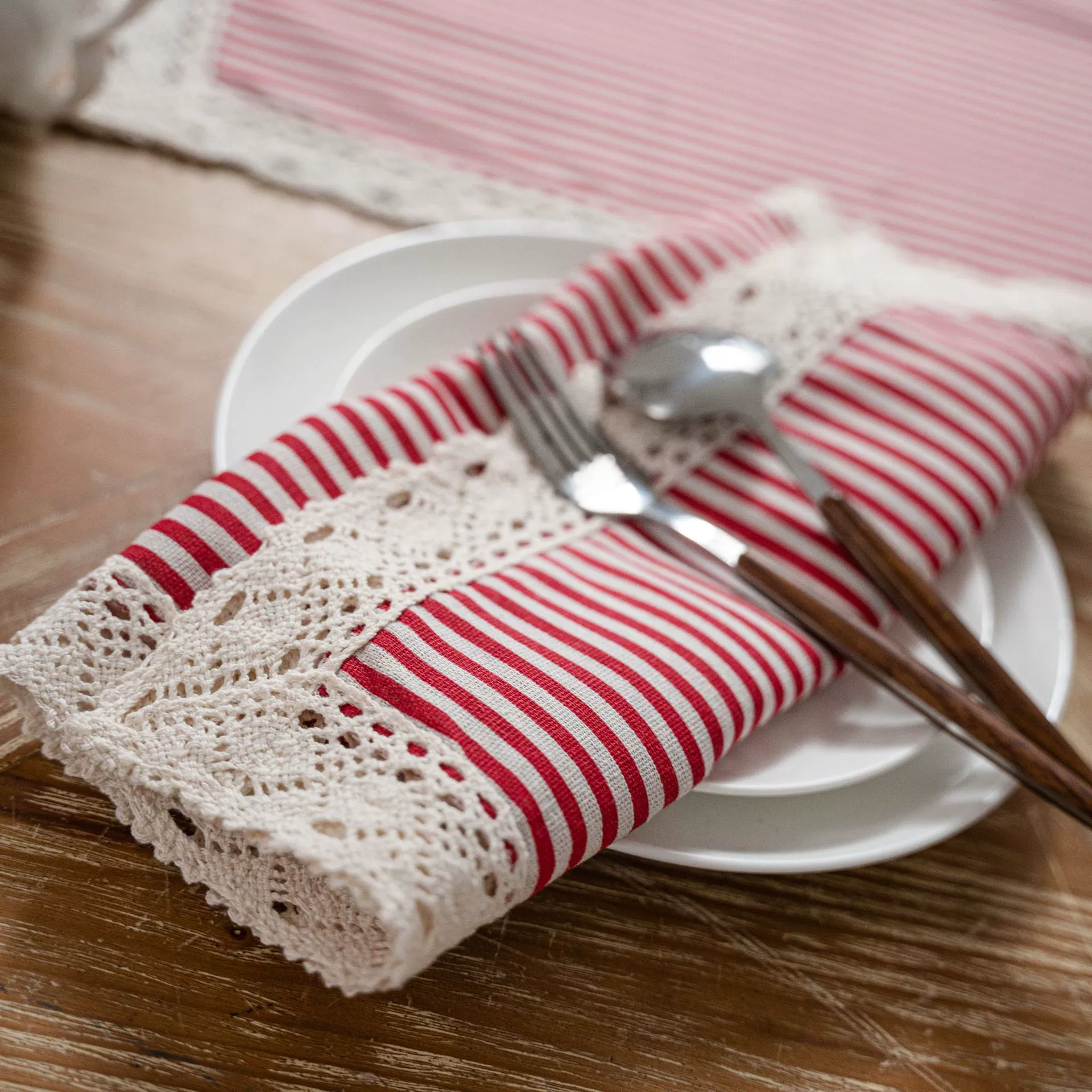 Placemat single-layer decorative lace, round and rectangular, 30/38 cm options, geometric prints
