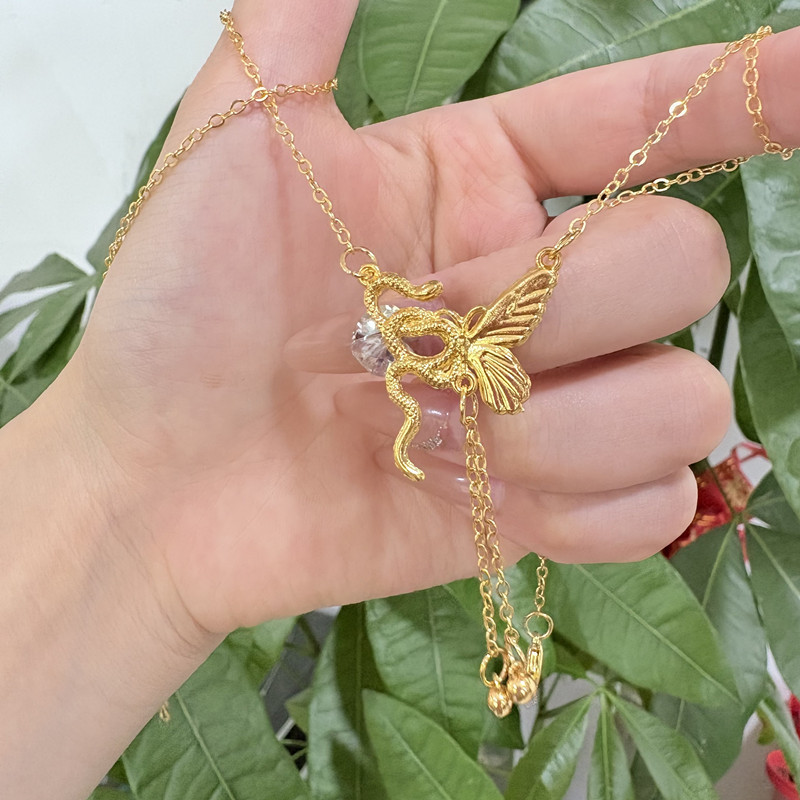 Antiguo y nuevo collar de mariposa enrollado de serpiente espiritual chino para mujer 2025 nueva cadena de clavícula para novia Día de San Valentín