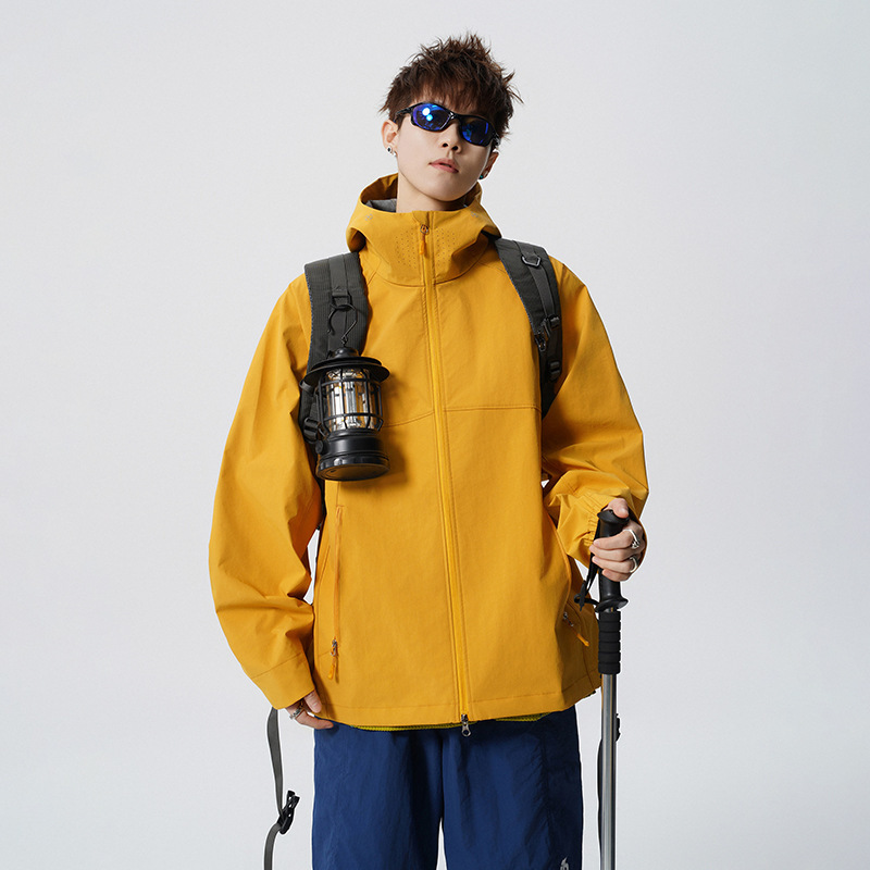 2026 Softshell Jacket High-Quality Trendy Brand Hooded Jacket Men's Spring Solid Color Casual Outdoor Couple's Coat 2026 Softshell Jacket High-Quality Trendy Brand Hooded Jacket Men's Spring Solid Color Casual Outdoor Couple's Coat