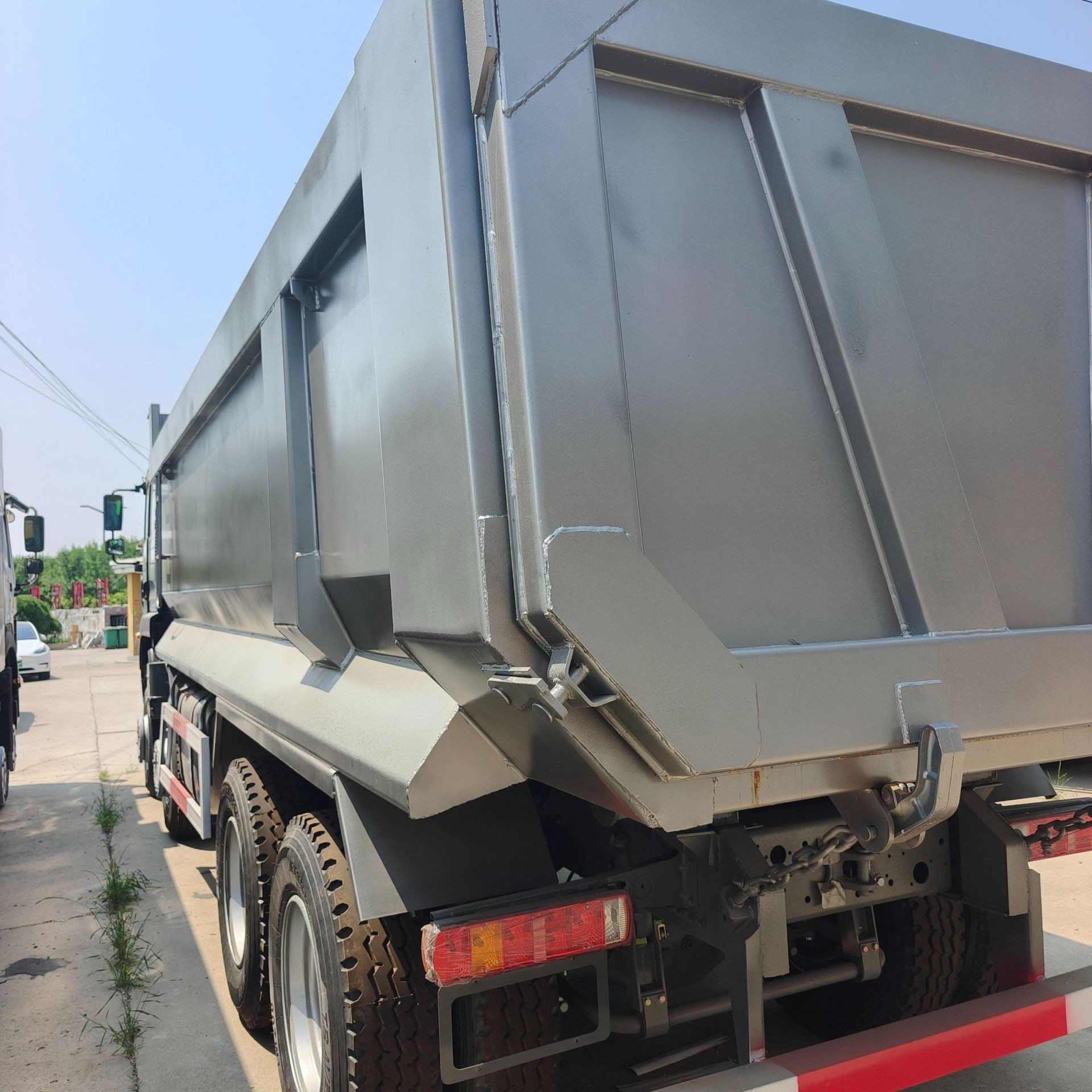 Directly from the Manufacturer: Howo Heavy-Duty Dump Truck, Coal Transport Truck, Large-Capacity Mining Site Dump Truck
