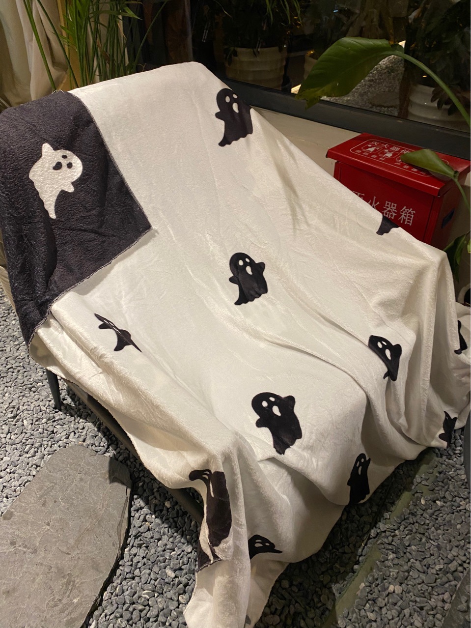 pink-halloween-ghost-blanket