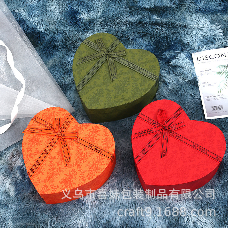 Valentine's Day Heart-Shaped Gift Box with Bow, Simple Birthday Red Gift Box Valentine's Day Heart-Shaped Gift Box with Bow, Simple Birthday Red Gift Box