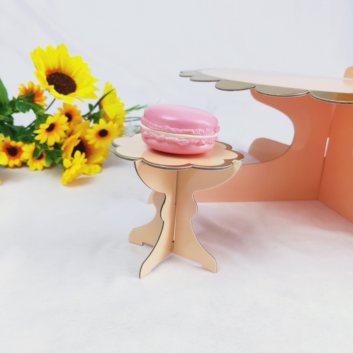 One-time-use cake stand, paper-made, gold-plated, small dessert display rack, birthday party dessert table decoration, pastry cake stand.