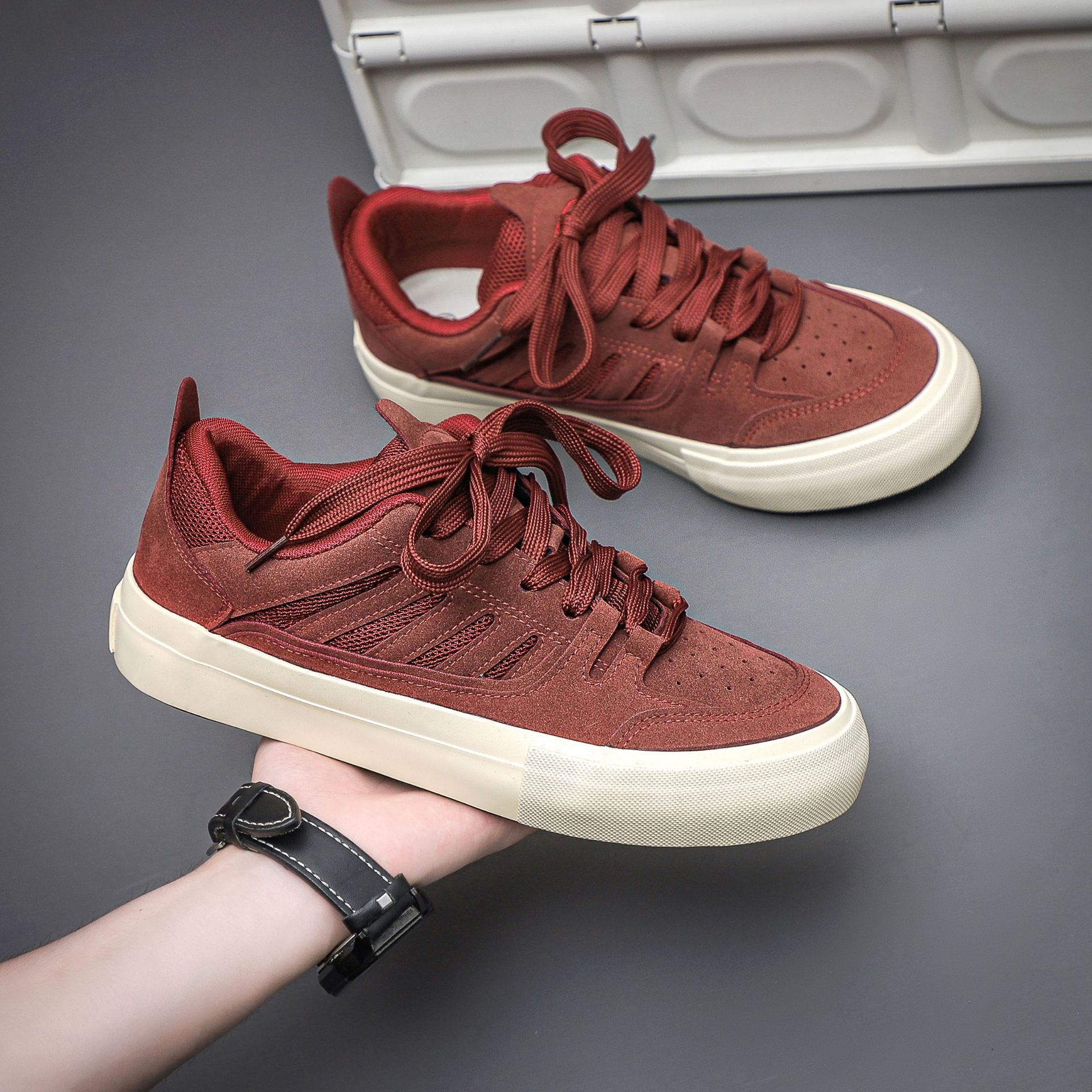 Zapatos rojos para hombres, zapatos de skate de moda, 2025 primavera nuevos zapatos de lona para hombres adolescentes, zapatos de moda universal ulzzang