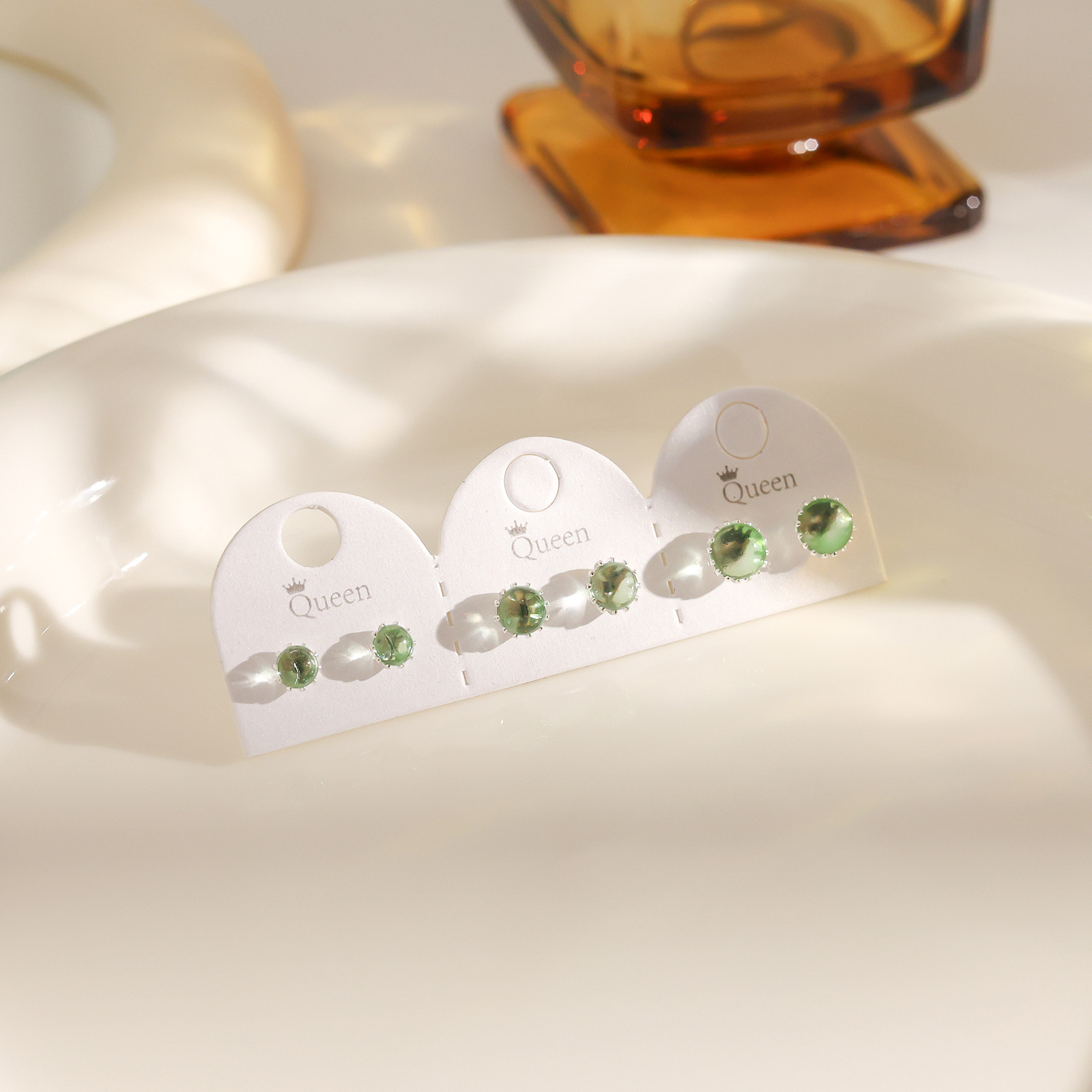 Juego de pendientes de aguja plateados, sencillos y compactos para mujer, pendientes geométricos en forma de corazón, bonitos, dulces y versátiles, venta al por mayor para puestos de mercado