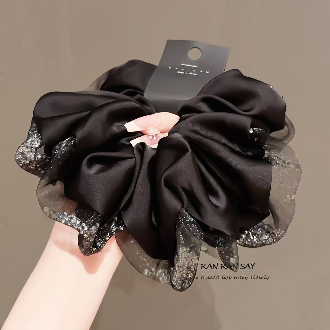 세련된 큐빅 장식 새틴 스타일